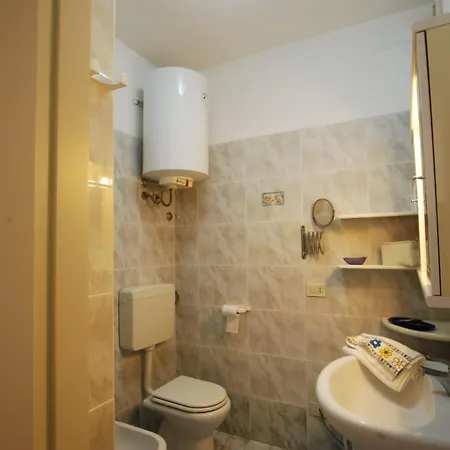 M418 - Marcelli, Delizioso Bilocale Con Corte Privata *