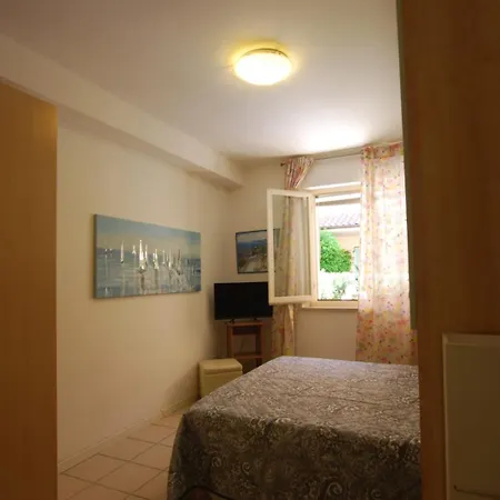 شقة M418 - Marcelli, Delizioso Bilocale Con Corte Privata *